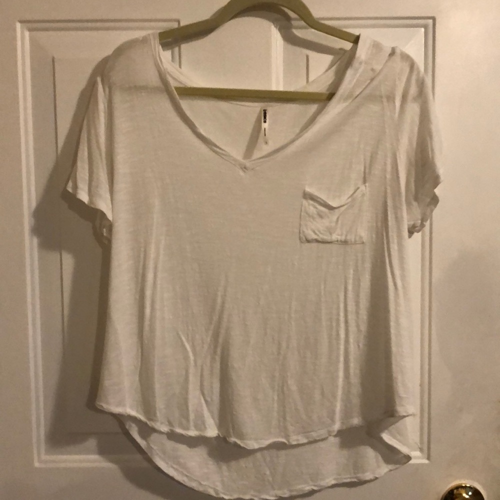 White v neck pocket tee